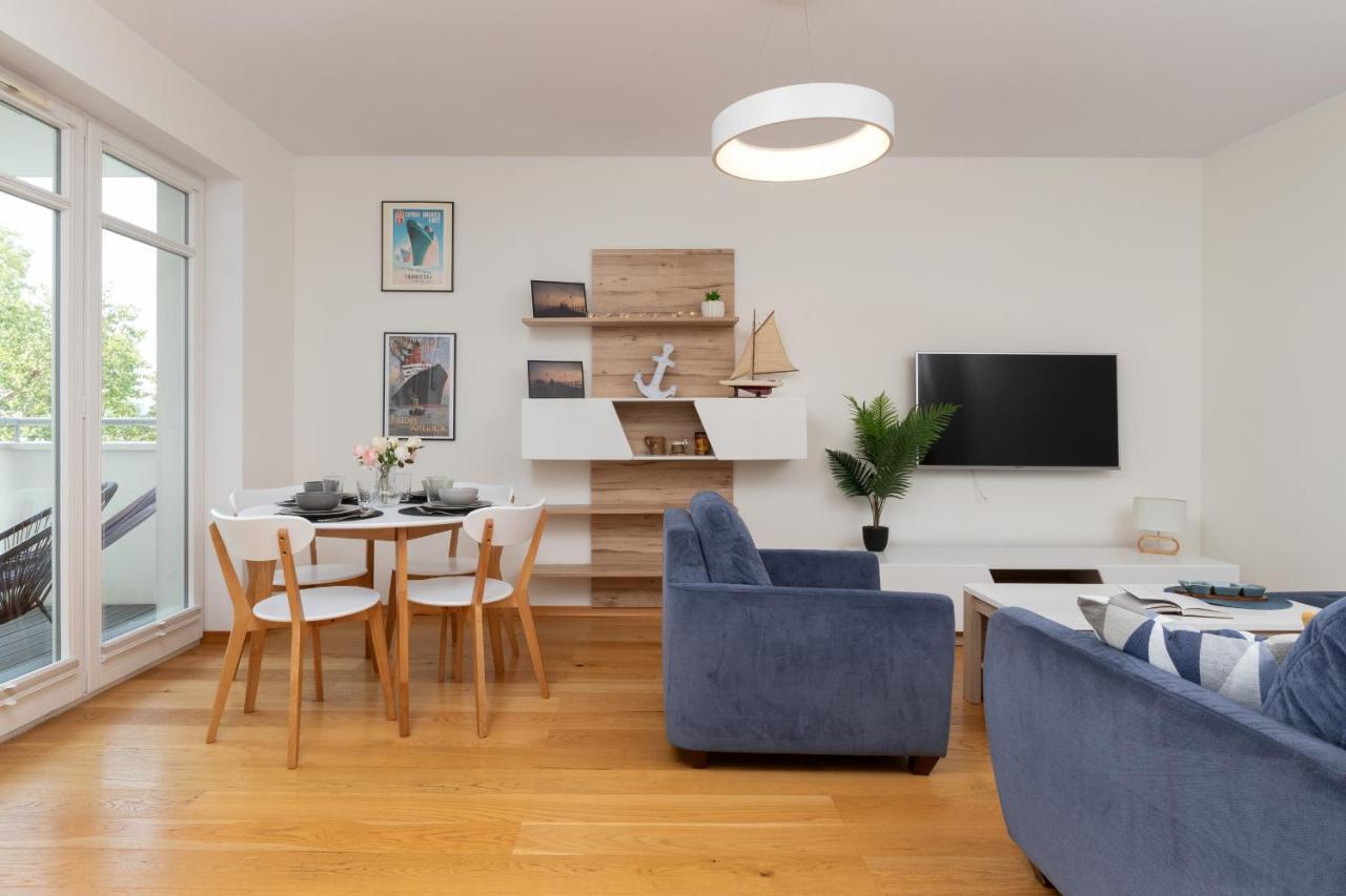 Modern Gdynia Apartment With Balcony & Parking By Noclegi Renters Bagian luar foto